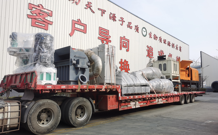 由于山東顆粒機(jī)質(zhì)量與價(jià)格并存，在市場(chǎng)的所占比例越來越大，越來越多的客戶選擇與山東顆粒機(jī)廠家合作，購買鋸末顆粒機(jī)、破碎機(jī)、粉碎機(jī)等設(shè)備。